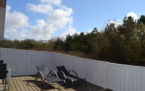 Kabbi - 2.6Km from the Sea: Bygning, Hus, Vindue, Hjem, Tag, Boligområde, Busk, Sommerhus, Land Lot