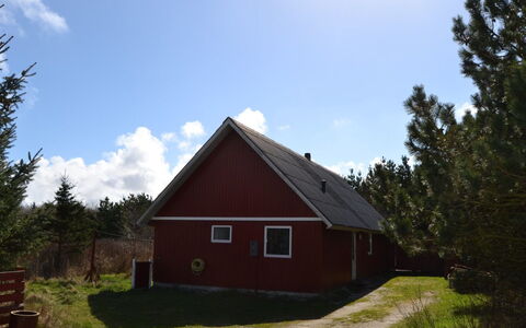 Kabbi - 2.6Km from the Sea: Bygning, Hus, Vindue, Hjem, Tag, Boligområde, Busk, Sommerhus, Land Lot