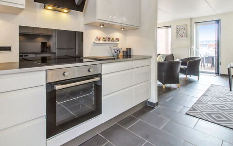 Iffuer - 2.3Km from the Sea: Gulvbelægning, Træ, Countertop, Køkken, Etage, Cabinetry, Indretning, Loft, Møbel, Hjem