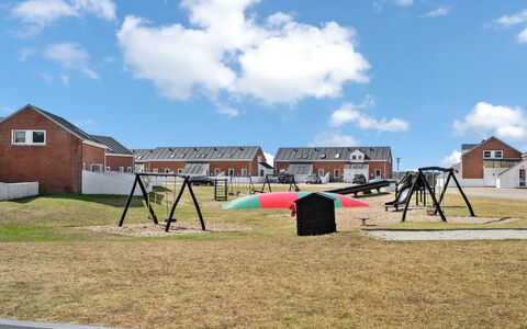 Iffuer - 2.3Km from the Sea: Møbel, Indretning, Stol, Gulvbelægning, Bord, Udvej, Etage, Loft, Værelse, Eco Hotel