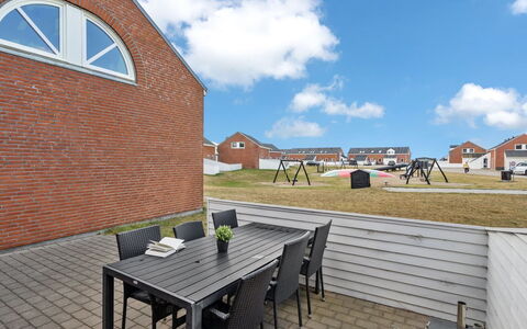 Iffuer - 2.3Km from the Sea: Møbel, Indretning, Stol, Gulvbelægning, Bord, Udvej, Etage, Loft, Værelse, Eco Hotel