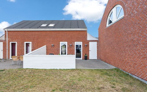 Iffuer - 2.3Km from the Sea: Møbel, Indretning, Stol, Gulvbelægning, Bord, Udvej, Etage, Loft, Værelse, Eco Hotel