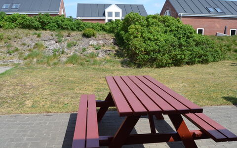 Mahena - 2.3Km from the Sea: Udendørs Bench, Picnic Bord, Udendørs Møbler, Udendørs Bord, Møbel, Hårdttræ, Bænk, Planke, Bejdse
