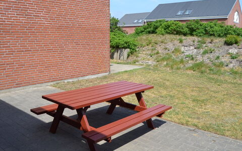 Mahena - 2.3Km from the Sea: Udendørs Bench, Udendørs Møbler, Møbel, Picnic Bord, Udendørs Bord, Hårdttræ, Bænk, Bejdse, Planke