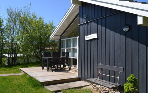 Fides - 600M from the Sea: Sommerhus, Skygge, Dør, Veranda, Sidespor, Gård, Garden Bygninger, Planke, Hårdttræ, Udendørs Møbler