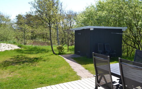 Fides - 600M from the Sea: Have, Backyard, Skygge, Lawn, Garden Bygninger, Gård, Hårdttræ, Udendørs Struktur, Udendørs Møbler, Skur