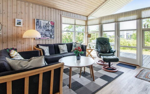 Fides - 600M from the Sea: Indretning, Møbel, Træ, Gulvbelægning, Loft, Etage, Hjem, Stue, Couch, Dør