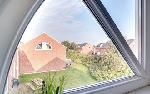 Herward - 2.3Km from the Sea: Kompositmateriale, Dagslys, Glas, Skydevindue, Sidespor