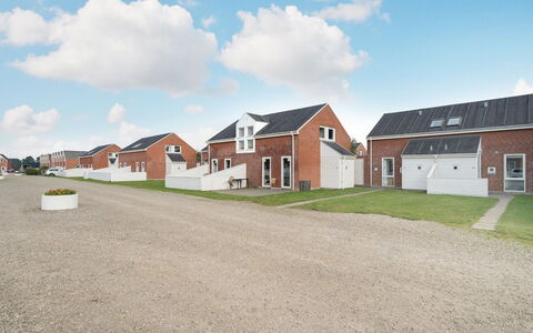 Herward - 2.3Km from the Sea: Boligområde, Hjem, Tag, Menneskelig Bosættelse, Indkørsel, Sommerhus, Forstad, Landsby