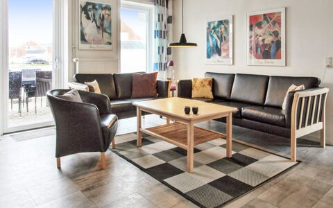 Tinna - 2.3Km from the Sea: Bygning, Hus, Vindue, Hjem, Tag, Boligområde, Busk, Sommerhus, Land Lot