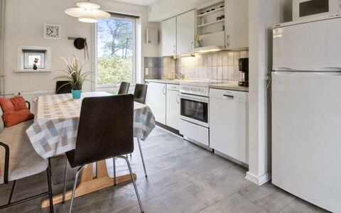 Tinna - 2.3Km from the Sea: Bygning, Hus, Vindue, Hjem, Tag, Boligområde, Busk, Sommerhus, Land Lot