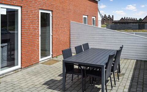 Tinna - 2.3Km from the Sea: Bygning, Hus, Vindue, Hjem, Tag, Boligområde, Busk, Sommerhus, Land Lot