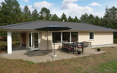 Micke - 3.2Km from the Sea
