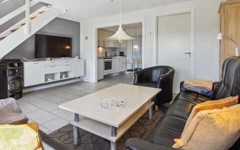 Faidra - 2.5Km from the Sea: Gulvbelægning, Loft, Etage, Indretning, Couch, Møbel, Stue, Lejlighed, Værelse