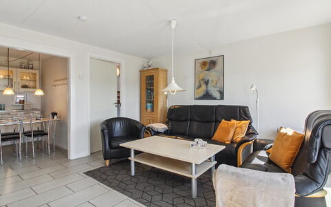 Faidra - 2.5Km from the Sea: Møbel, Gulvbelægning, Indretning, Etage, Couch, Loft, Stue, Værelse, Belysning, Stol