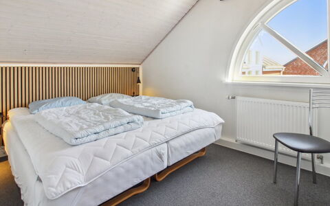 Faidra - 2.5Km from the Sea: Seng, Soveværelse, Indretning, Sengetøj, Gulvbelægning, Sengetøj, Etage, Træ, Loft, Sengetøj