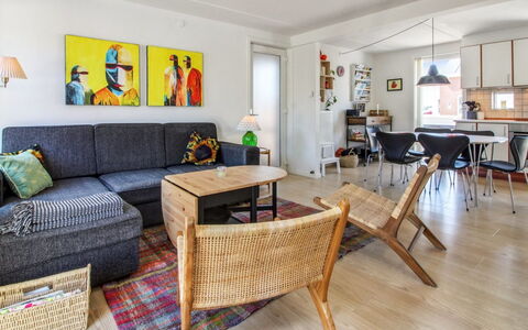 Jasna - 2.3Km from the Sea: Græs, Træ, Landdistrikt, Busk, Sommerhus, Tag, Almindeligt, Land Lot, Hjem, Bunddække
