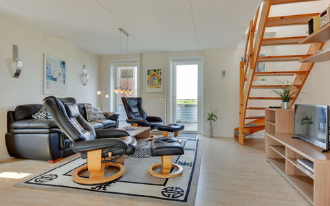 Jovanka - 2.3Km from the Sea: Møbel, Gulvbelægning, Indretning, Træ, Etage, Stue, Lejlighed, Belysning, Loft, Hjem