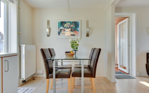 Jovanka - 2.3Km from the Sea: Møbel, Indretning, Gulvbelægning, Væg, Etage, Træ, Bord, Spisestue, Loft, Køkken & Spisebord
