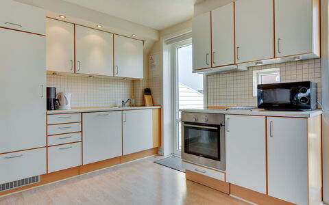 Jovanka - 2.3Km from the Sea: Gulvbelægning, Træ, Etage, Indretning, Køkken, Køkken Apparat, Større Bandage, Countertop, Loft, Trægulve