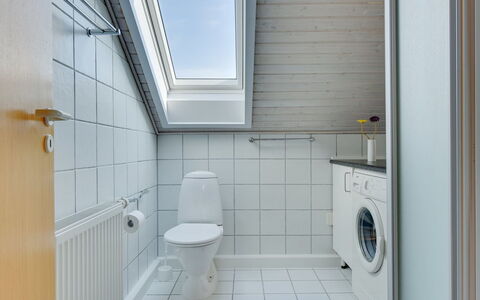 Jovanka - 2.3Km from the Sea: Gulvbelægning, Etage, Sanitærarmatur, Indretning, Loft, Badeværelse, Vvs, Flise, Toilet, Tap