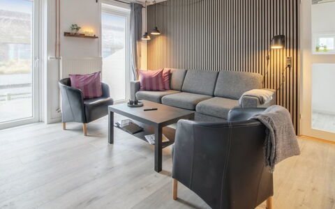 Gaida - 2.3Km from the Sea: Loft, Gulvbelægning, Indretning, Etage, Kompositmateriale, Møbel, Udvej, Hotel, Design, Dagslys