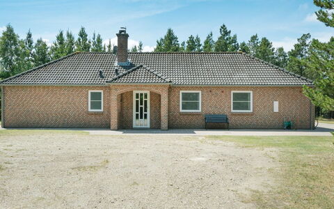 Arletty - 1Km from the Sea: Hus, Sommerhus, Tag, Garden Bygninger, Skygge, Skur, Backyard, Udendørs Møbler, Gård, Lawn