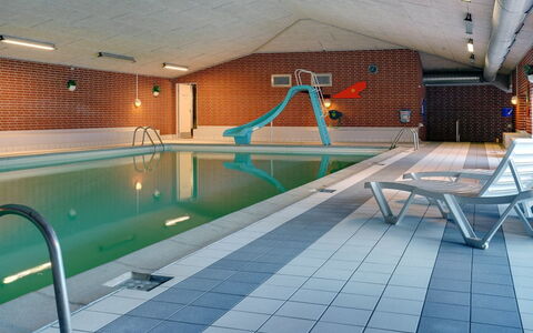 Lynne - 2.3Km from the Sea: Svømmepøl, Kompositmateriale, Udvej, Fritidscenter, Hotel