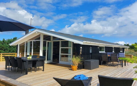 Elgin - 1.8Km from the Sea: Bygning, Hus, Vindue, Hjem, Tag, Boligområde, Busk, Sommerhus, Land Lot
