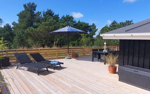 Elgin - 1.8Km from the Sea: Bygning, Hus, Vindue, Hjem, Tag, Boligområde, Busk, Sommerhus, Land Lot