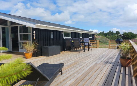 Elgin - 1.8Km from the Sea: Bygning, Hus, Vindue, Hjem, Tag, Boligområde, Busk, Sommerhus, Land Lot