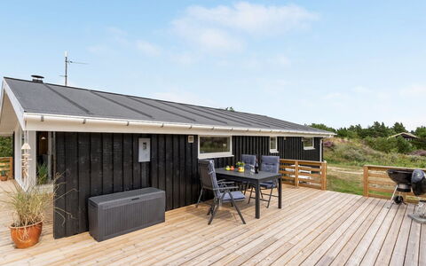 Elgin - 1.8Km from the Sea: Bygning, Hus, Vindue, Hjem, Tag, Boligområde, Busk, Sommerhus, Land Lot