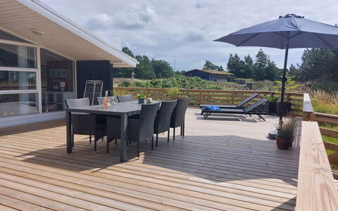 Elgin - 1.8Km from the Sea: Bygning, Hus, Vindue, Hjem, Tag, Boligområde, Busk, Sommerhus, Land Lot