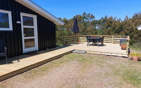 Elgin - 1.8Km from the Sea: Bygning, Hus, Vindue, Hjem, Tag, Boligområde, Busk, Sommerhus, Land Lot