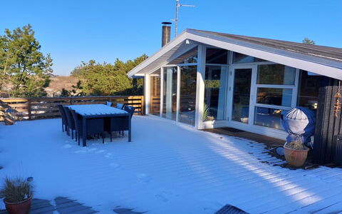Elgin - 1.8Km from the Sea: Træ, Hjem, Dør, Sommerhus, Veranda, Skygge, Stol, Gård, Hårdttræ, Dagslys