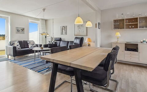 Nayana - 2.3Km from the Sea: Møbel, Indretning, Gulvbelægning, Etage, Bord, Stol, Couch, Trægulve, Værelse, Træ
