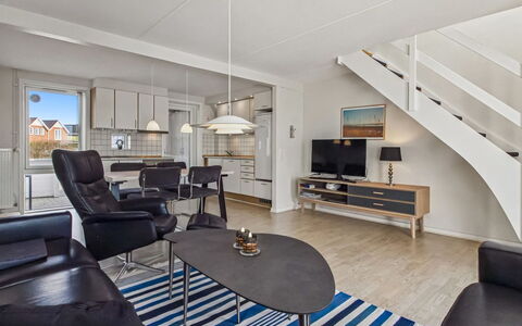 Nayana - 2.3Km from the Sea: Gulvbelægning, Indretning, Etage, Loft, Møbel, Lejlighed, Couch, Værelse, Trægulve, Stue