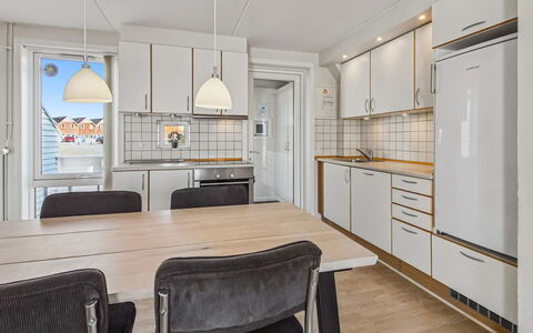 Nayana - 2.3Km from the Sea: Gulvbelægning, Indretning, Etage, Træ, Countertop, Loft, Møbel, Køkken, Trægulve, Værelse