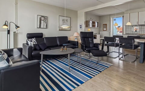 Nayana - 2.3Km from the Sea: Møbel, Indretning, Gulvbelægning, Couch, Etage, Loft, Stue, Lejlighed, Værelse, Stol