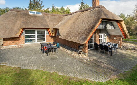 Albin - 2.8Km from the Sea: Tag, Hus, Boligområde, Hjem, Estate, Sommerhus, Design