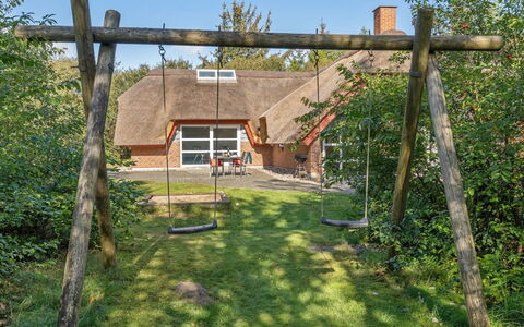 Albin - 2.8Km from the Sea: Tag, Hus, Boligområde, Hjem, Estate, Sommerhus, Design