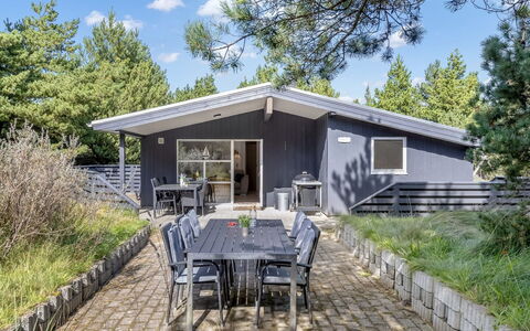 Roald - 2.2Km from the Sea: Hjem, Sommerhus, Dør, Estate, Skygge, Sidespor, Hårdttræ, Garden Bygninger, Veranda, Design