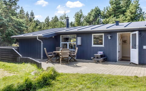 Roald - 2.2Km from the Sea: Hjem, Sommerhus, Dør, Estate, Skygge, Sidespor, Hårdttræ, Garden Bygninger, Veranda, Design