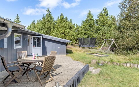 Roald - 2.2Km from the Sea: Hjem, Sommerhus, Dør, Estate, Skygge, Sidespor, Hårdttræ, Garden Bygninger, Veranda, Design