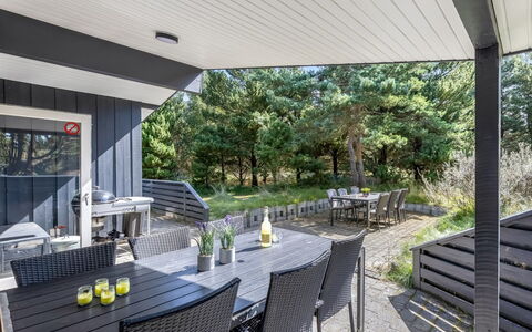 Roald - 2.2Km from the Sea: Hjem, Sommerhus, Dør, Estate, Skygge, Sidespor, Hårdttræ, Garden Bygninger, Veranda, Design
