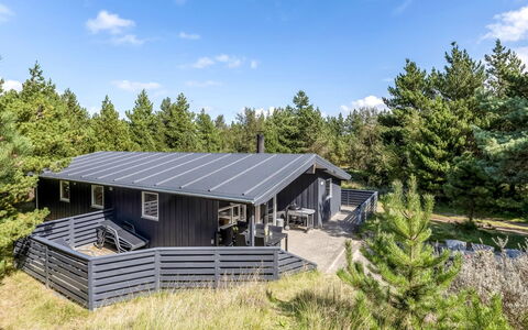 Roald - 2.2Km from the Sea: Hjem, Sommerhus, Dør, Estate, Skygge, Sidespor, Hårdttræ, Garden Bygninger, Veranda, Design