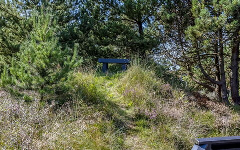 Roald - 2.2Km from the Sea: Hjem, Sommerhus, Dør, Estate, Skygge, Sidespor, Hårdttræ, Garden Bygninger, Veranda, Design