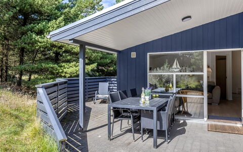 Roald - 2.2Km from the Sea: Hjem, Sommerhus, Dør, Estate, Skygge, Sidespor, Hårdttræ, Garden Bygninger, Veranda, Design