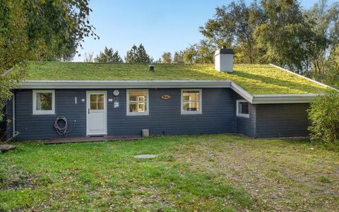 Dorete - 2.2Km from the Sea: Bygning, Hus, Vindue, Hjem, Tag, Boligområde, Busk, Sommerhus, Land Lot