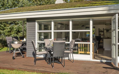 Dorete - 2.2Km from the Sea: Bygning, Hus, Vindue, Hjem, Tag, Boligområde, Busk, Sommerhus, Land Lot